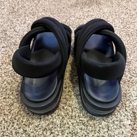 NWOT Women’s Nike Air Max Isla size 9 - Picture 4 of 6